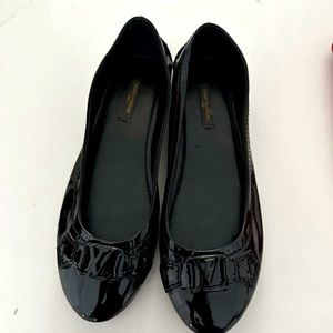 Louis Vuitton
Patent leather ballet flats (size 36.5)